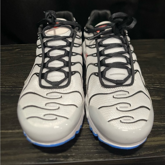 NIKE AIR MAX PLUS GS 'PLATINUM BLACK RED' YOUTH SIZE 5Y WOMEN’S 6.5 brand new - Picture 2 of 6